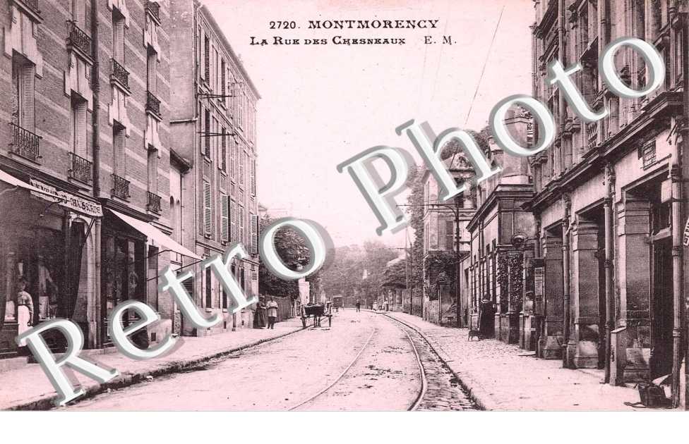LA RUE DES CHESNEAUX