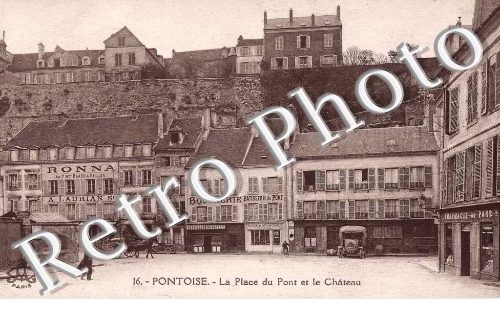 La Place du Pont et le Chateau