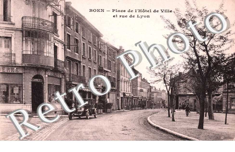 place de lÂ´hotel de ville et rue de lyon