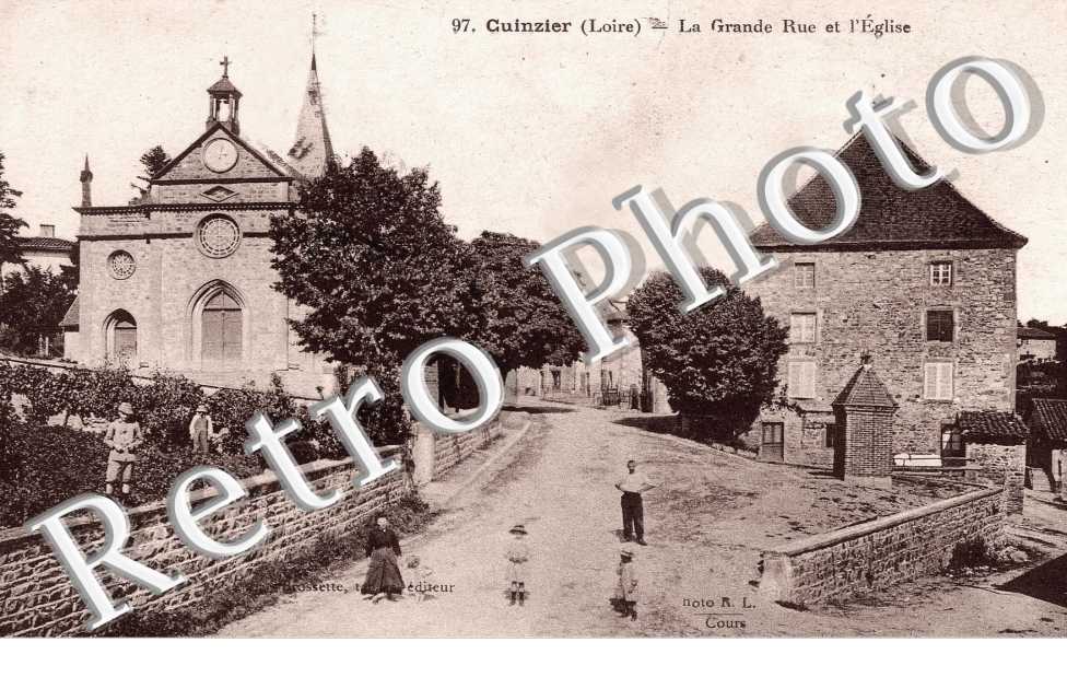 La grande rue et l&#039;eglise