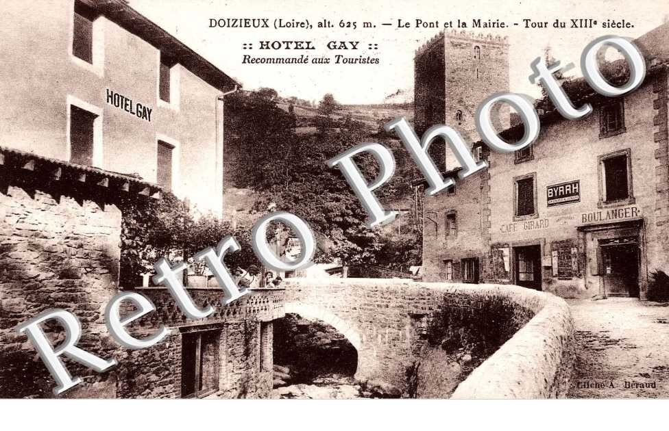 le pont et la mairie, tour du XIIIe siecle, hotel gay