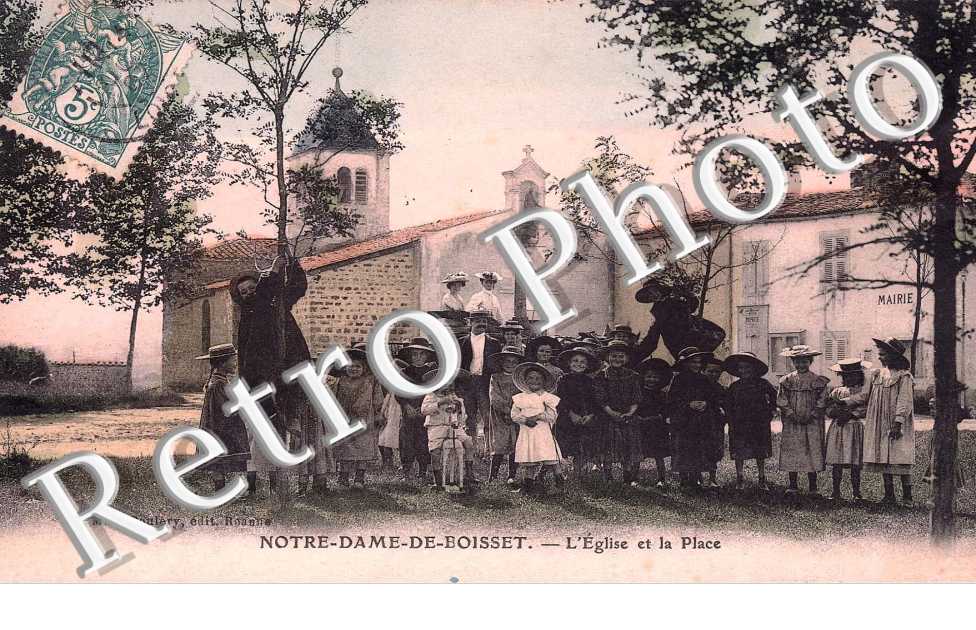 L&#039;EGLISE ET LA PLACE