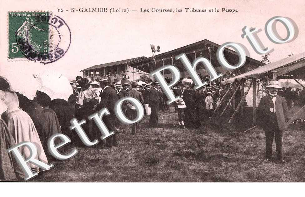 les courses les tribunes et le pesage