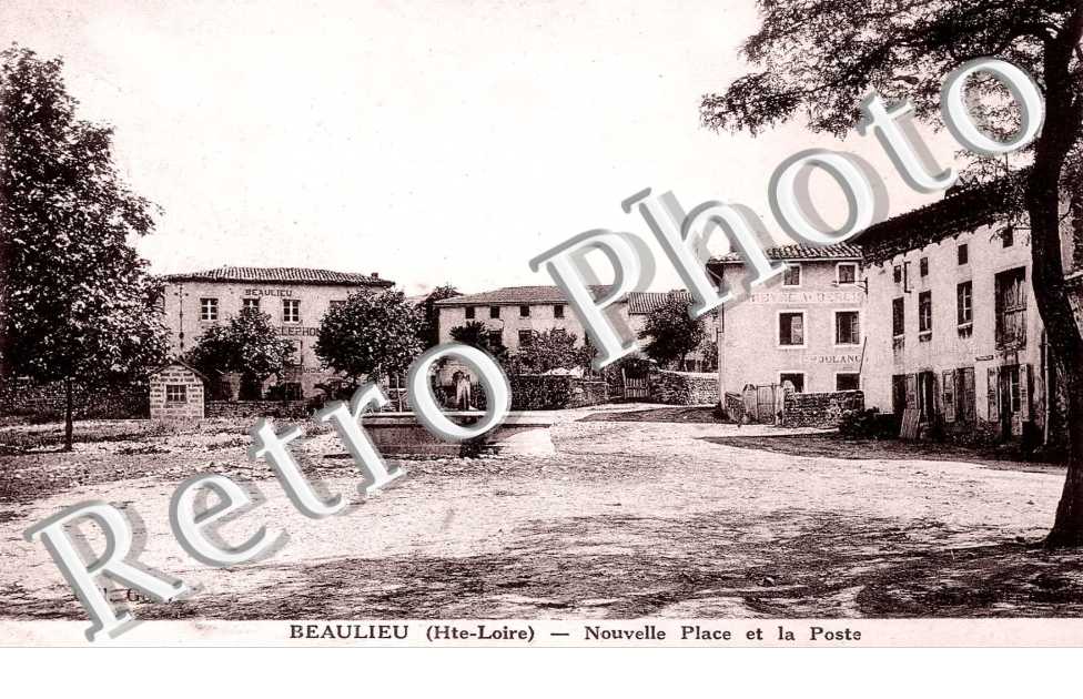 Nouvelle Place et la Poste