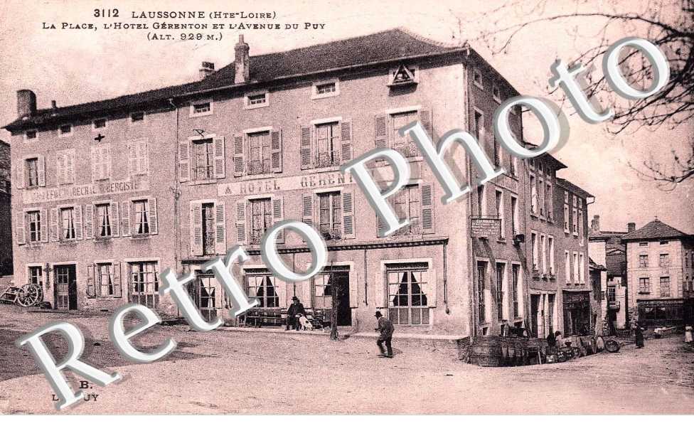 la place, l&#039;Hotel Gerenton et l&#039;avenue du Puy