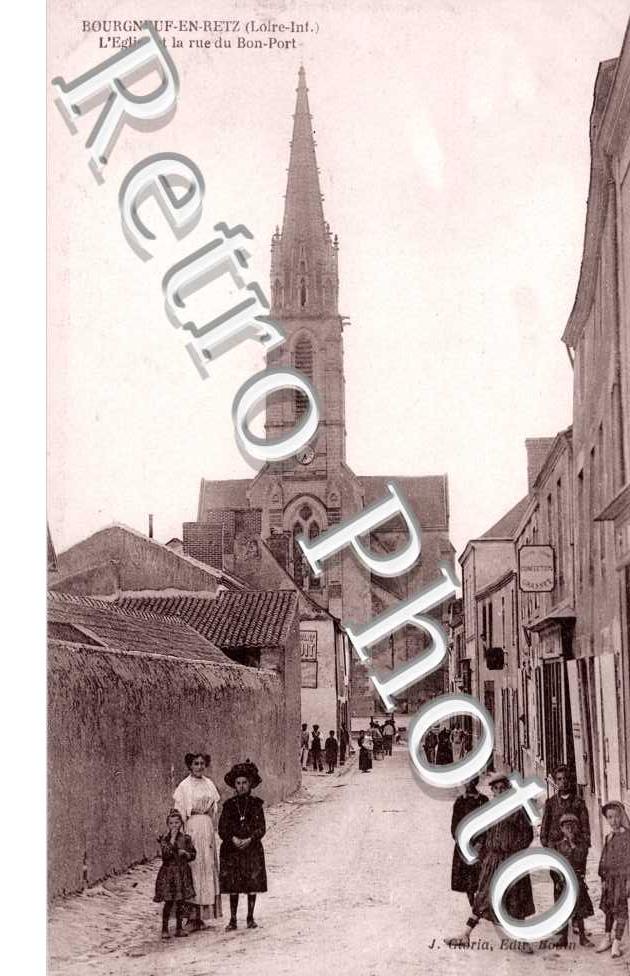 L'eglise et la rue du port