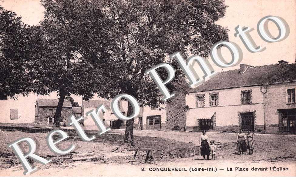 LA PLACE DVT EGLISE