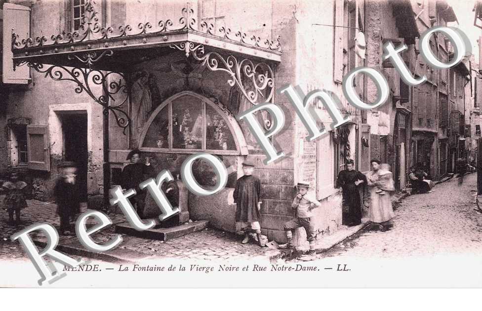 LA FONTAINE DE LA VIERGE ET RUE NOTRE DAME