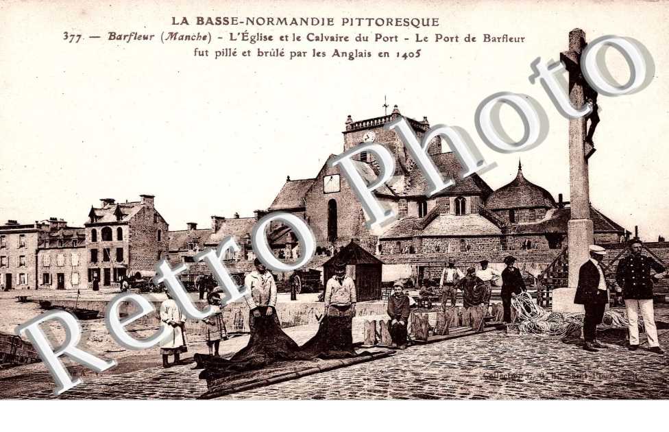 L&#039;eglise, le calvaire et le port