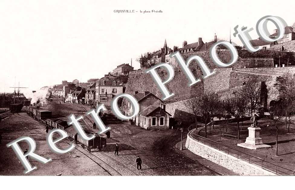 Remparts et la rue du Port