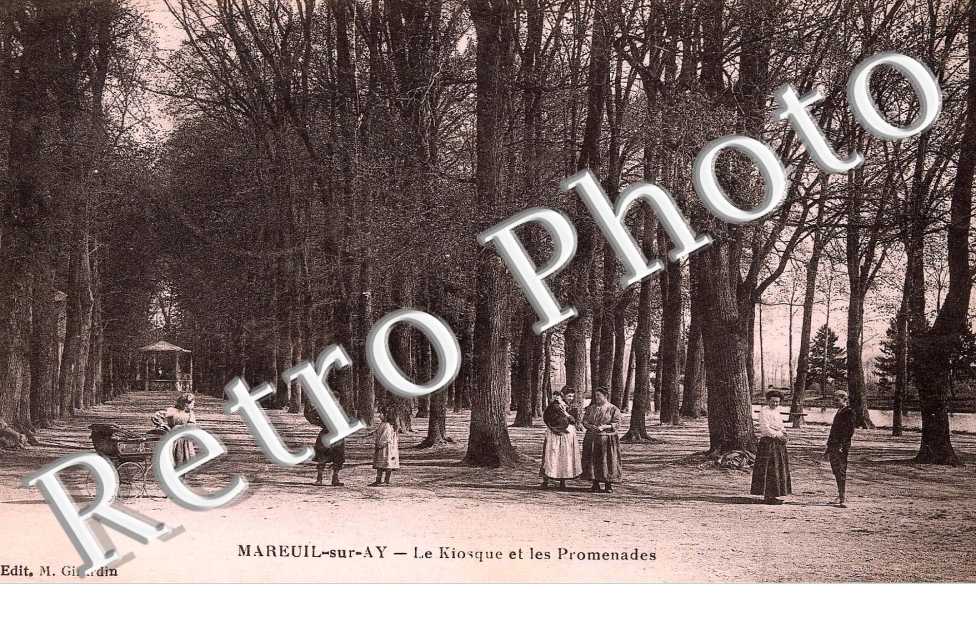 Le kiosque et les promenades