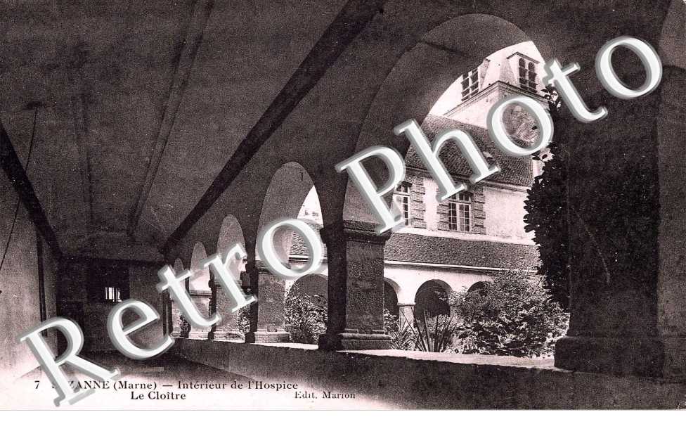 interieur de l&#039; hospice, le cloitre
