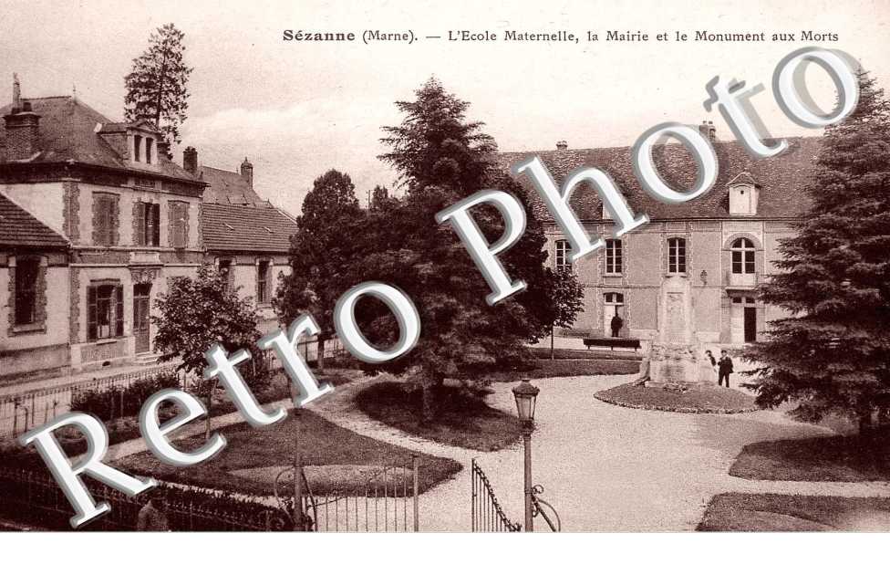 l&#039; ecole maternelle, la mairie et le monument aux morts