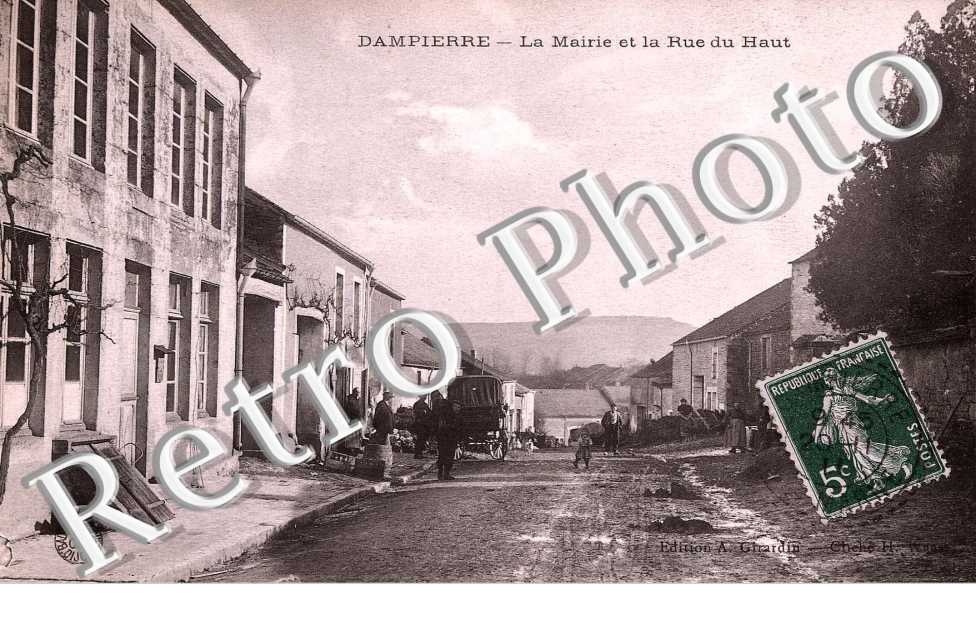 la mairie et la rue du haut