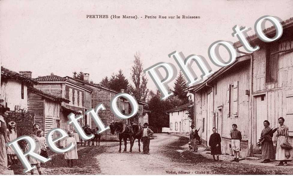 petite rue sur le ruisseau