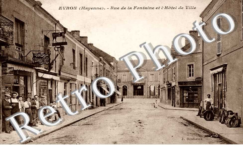 rue de la fontaine et hotel de ville