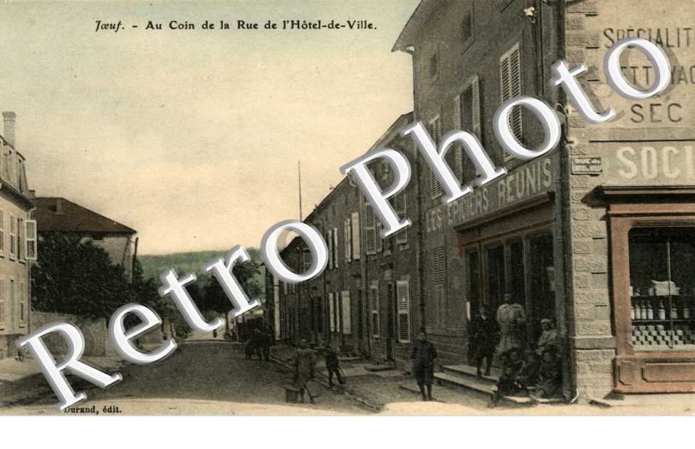 au coin de la rue de l&#039;hotel de ville (COULEUR)
