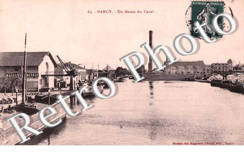 UN BASSIN DU CANAL