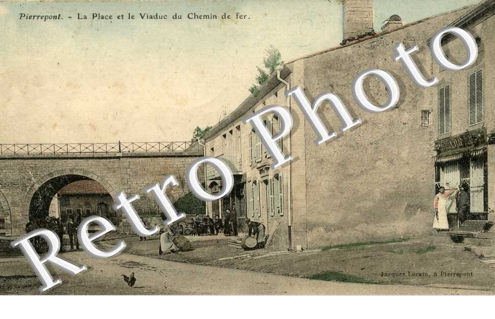 la place et le viaduc du chemin de fer