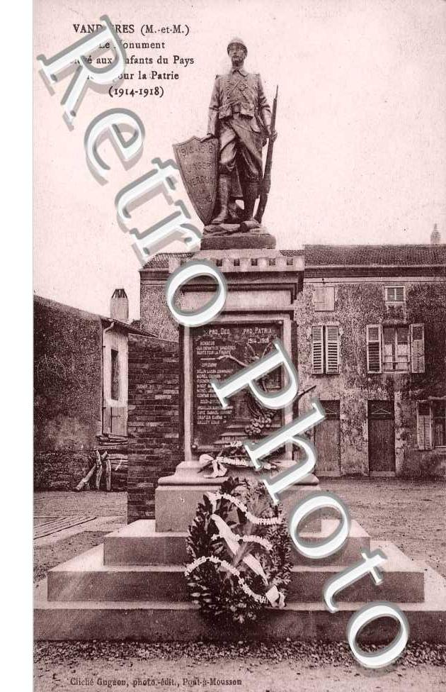 Le monument eleve aux enfants du pays morts pour la patrie