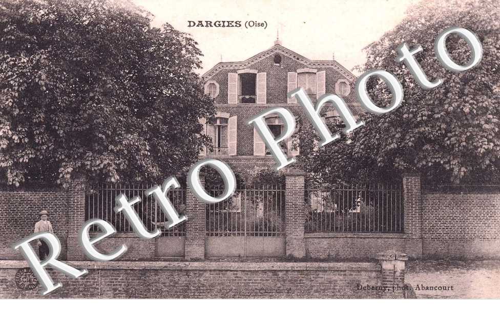 MAISON VUE DE LA RUE AVEC GRILLAGE