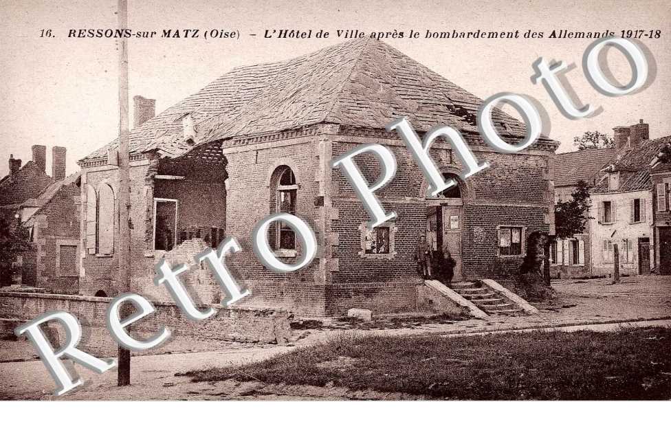 l' hotel de ville apres le bombardement des allemands 1917-18