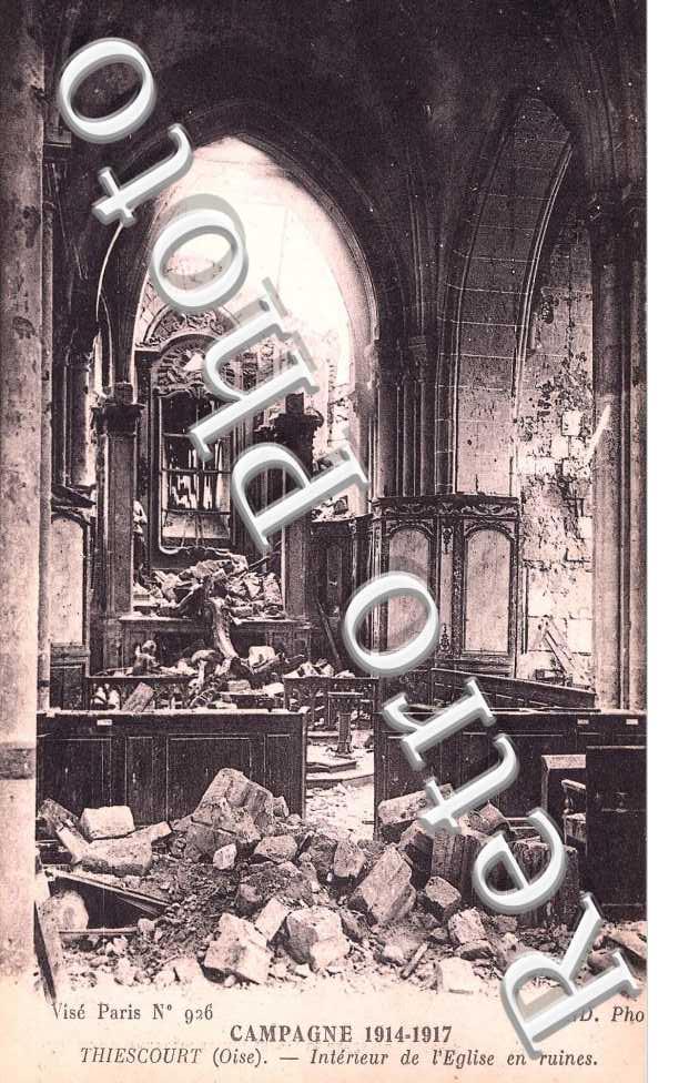 interieur de l'eglise en ruines