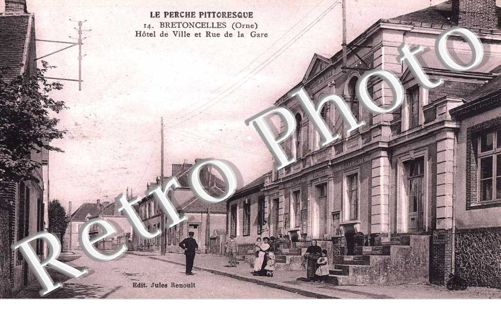Hotel de ville et rue de la gare