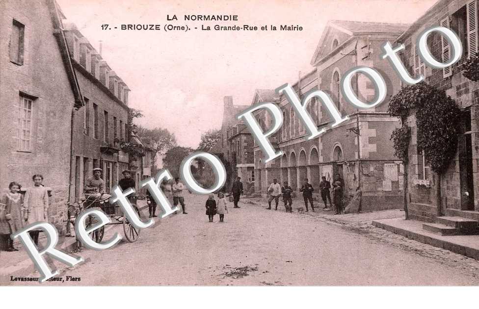 la grande rue et la mairie