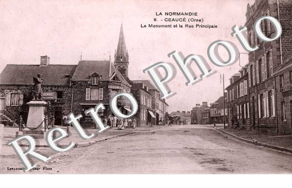 8 le monument et la rue principale