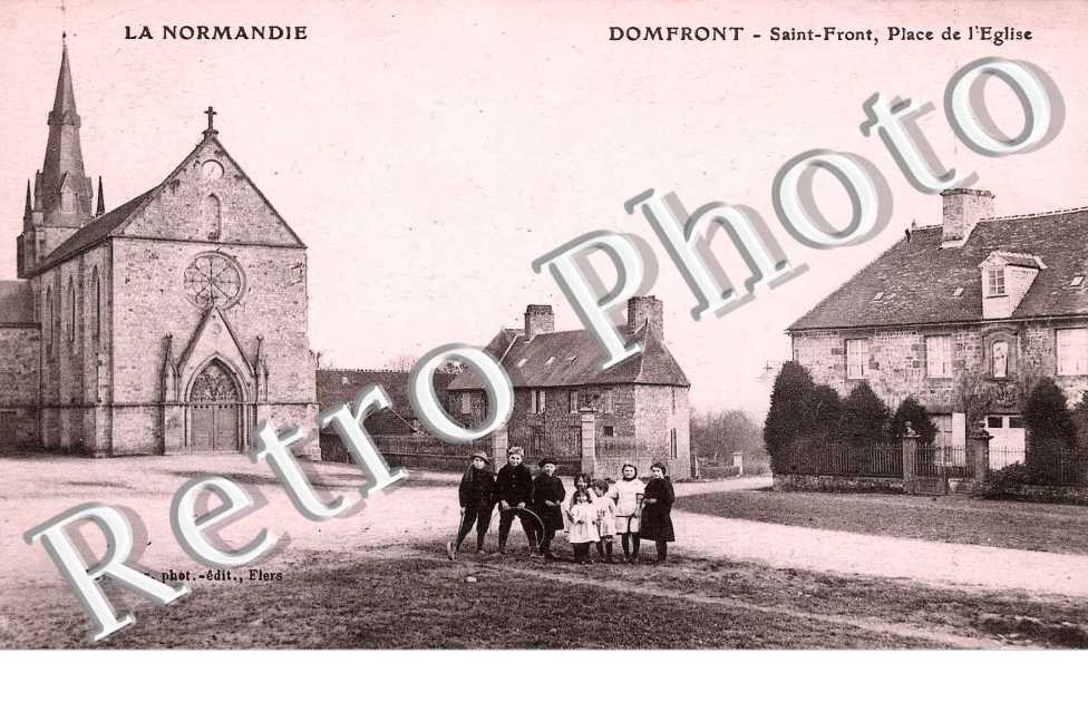 Saint Front - place de l&#039;eglise