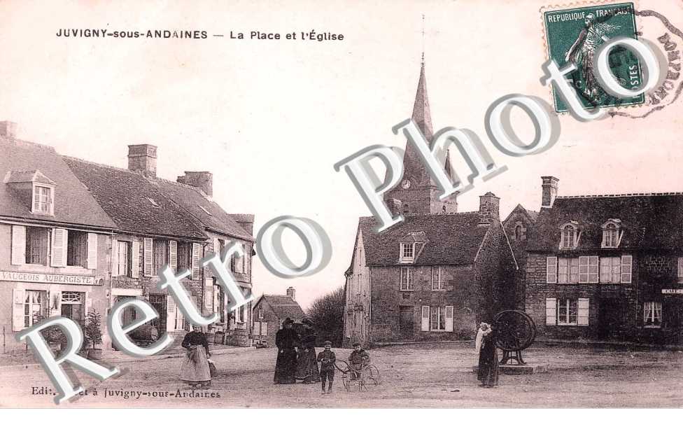 LA PLACE ET L&#039;EGLISE