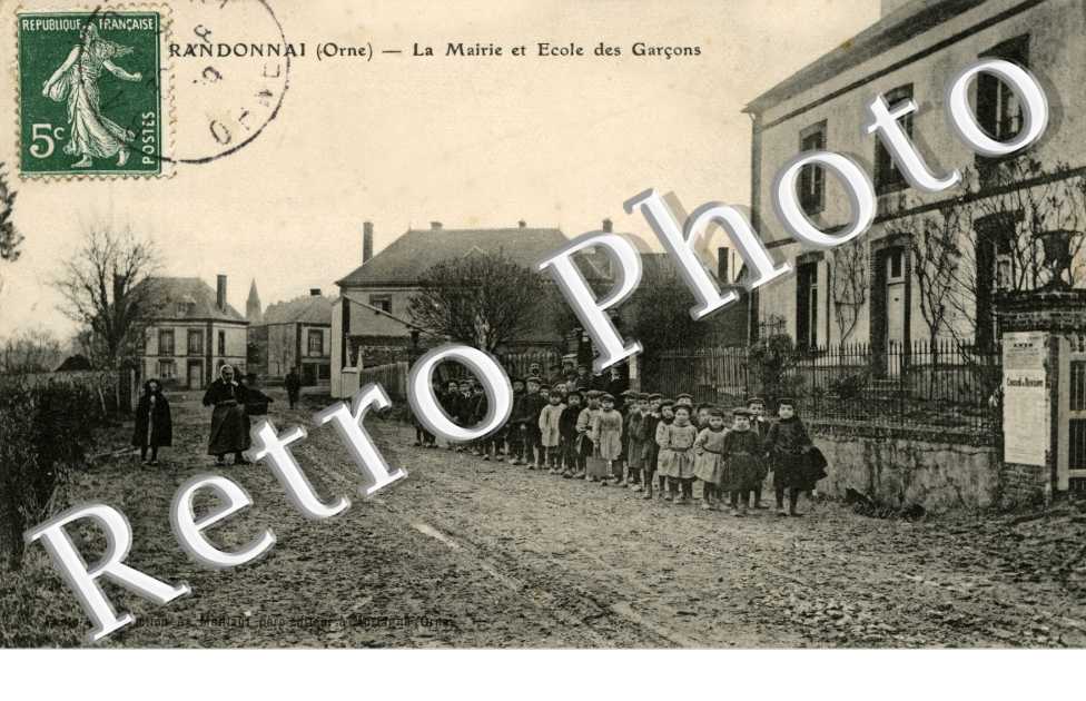 la mairie et ecole des garcons