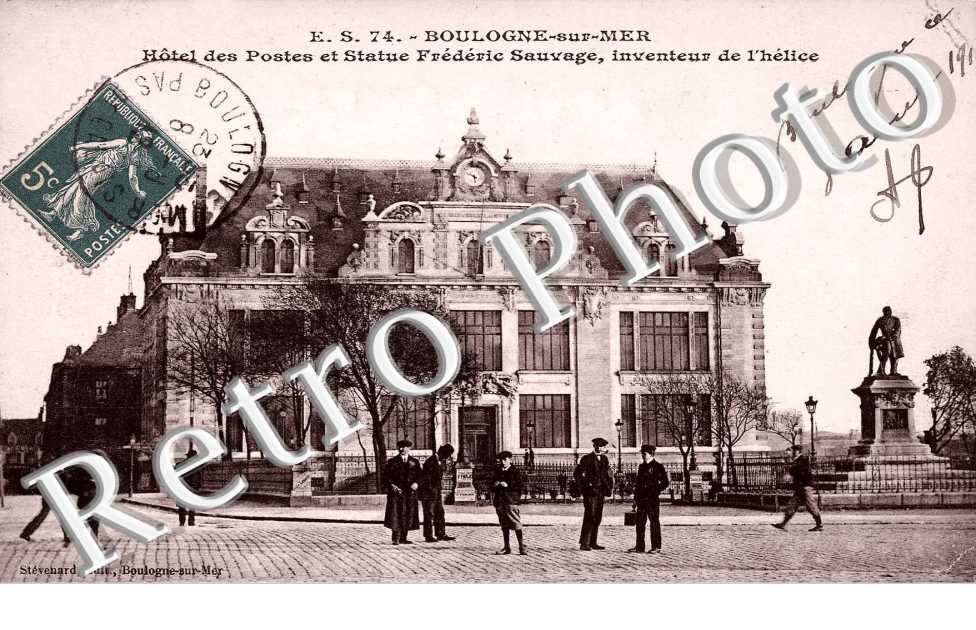 hotel des postes et statue Frederic Sauvage, inventeur de l'helice