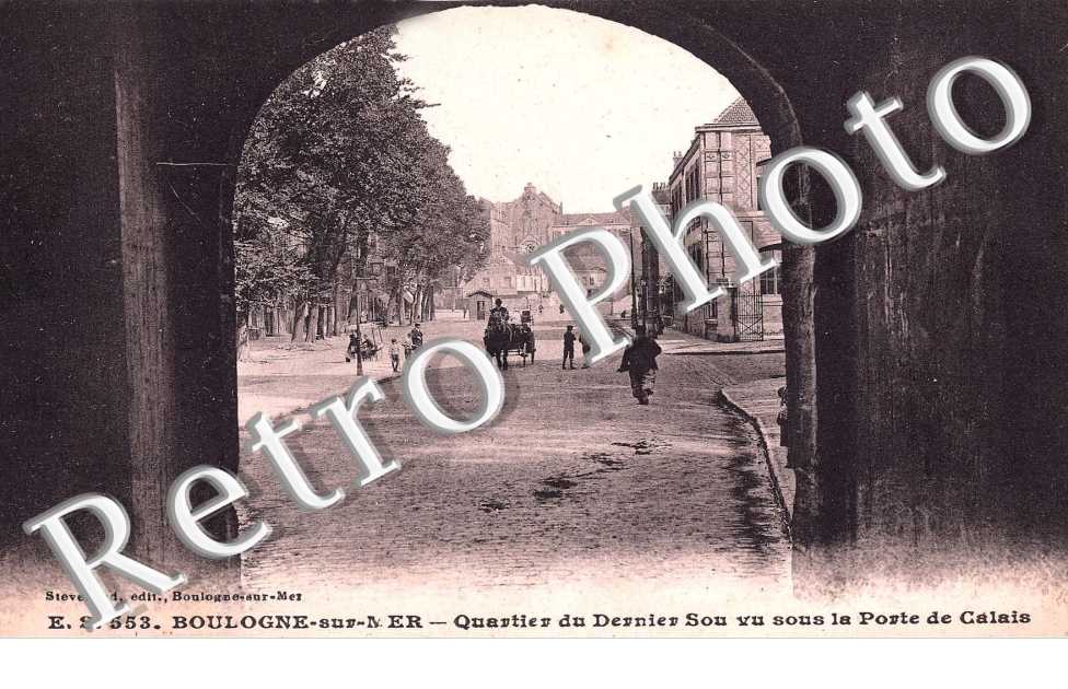 quartier du dernier Sou vu sous la porte de Calais