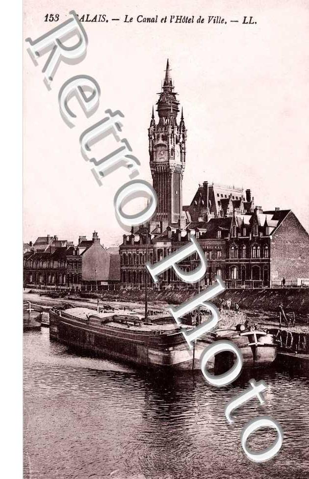 LE CANAL ET L'HOTEL DE VILLE