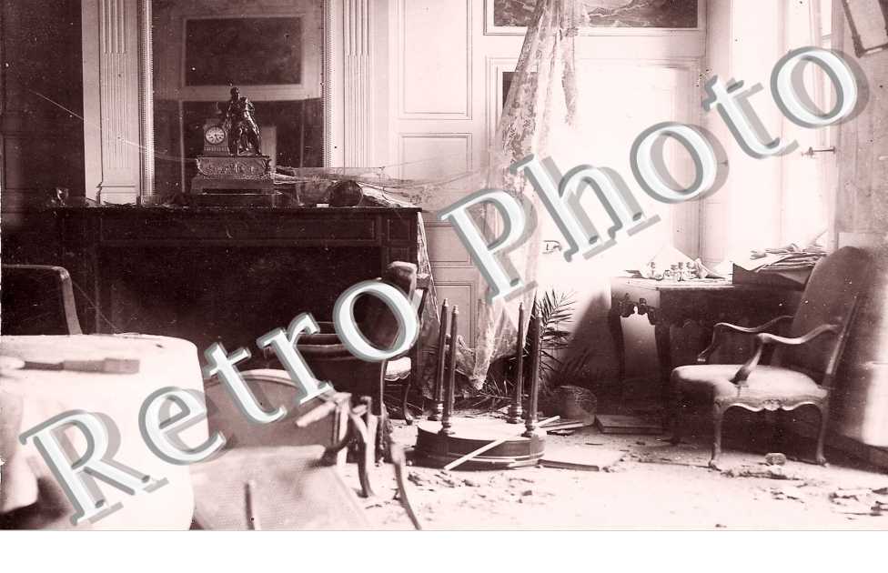 (INTERIEUR MAISON)