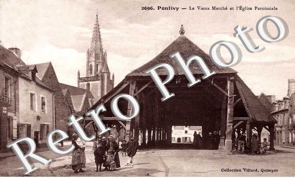 LE VIEUX MARCHE ET L&#039;EGLISE PAROISSIALE