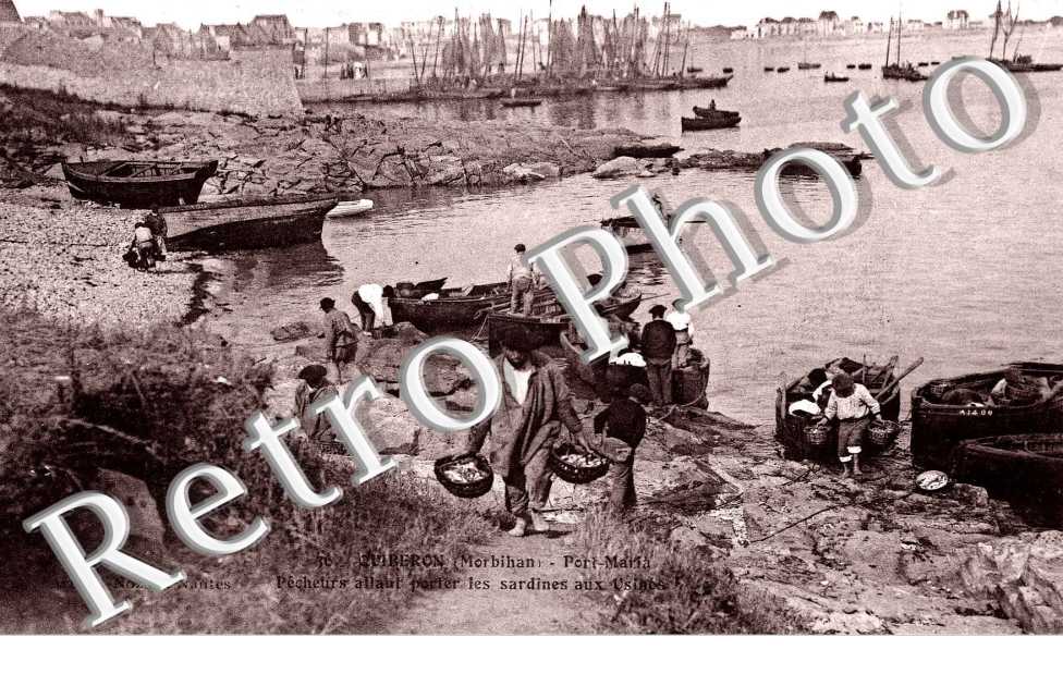 Port Maria Pecheurs allant porter les sardines aux usines