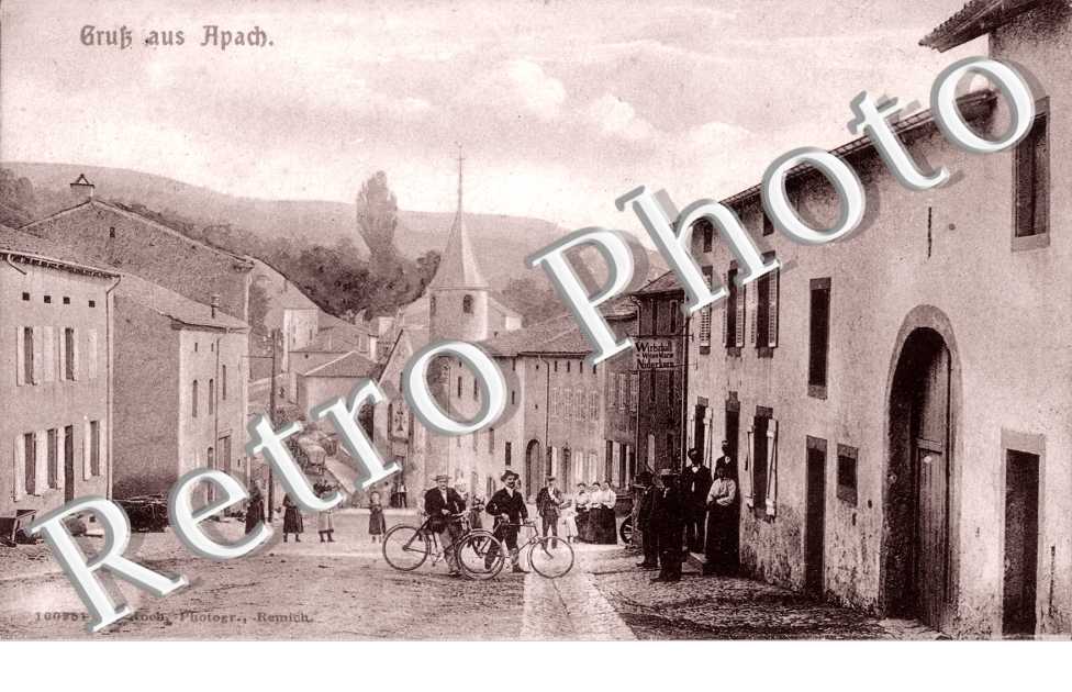 Gruss aus Apach, Interieur du Village