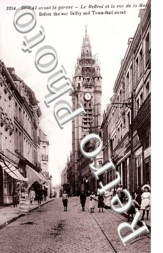 la rue de la mairie  LE BEFFROI