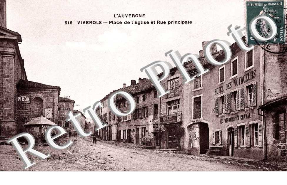 Place de l&#039;eglise et rue principale
