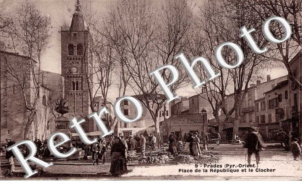 Place de la republique et le clocher