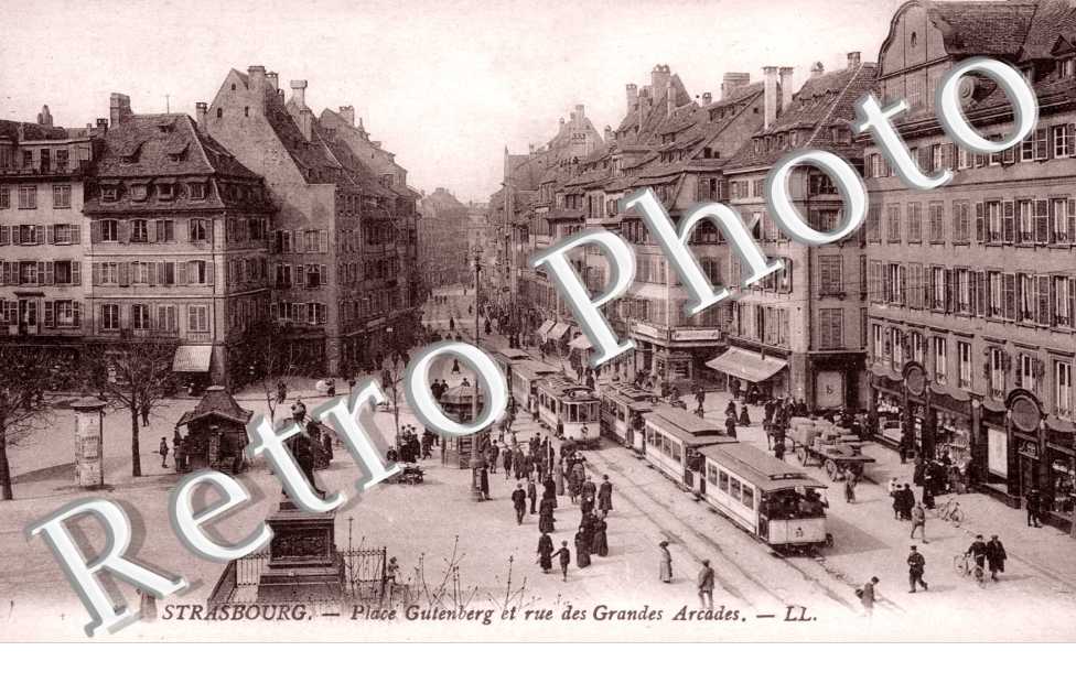 Place Gutenberg et Rue des Grandes Arcades
