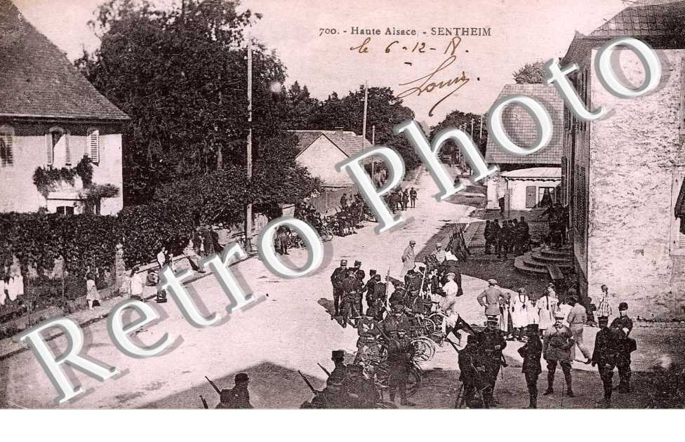 une rue animee le 6 decembre 1918