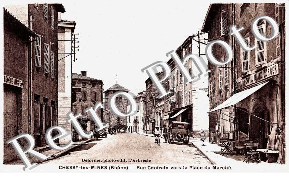 rue centrale vers la place du marche
