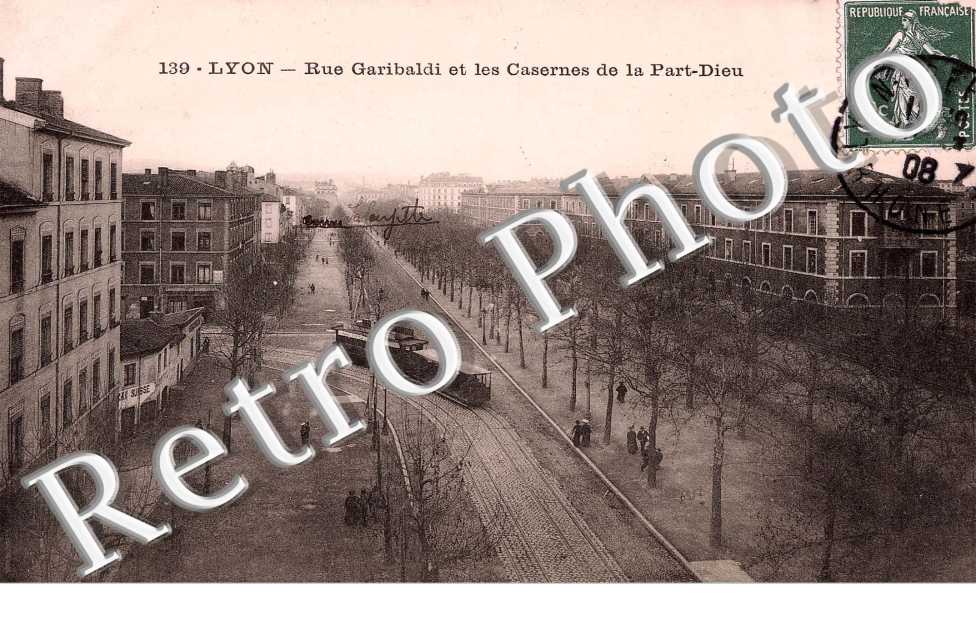 Rue  Garibaldi et les casernes de la Part-Dieu