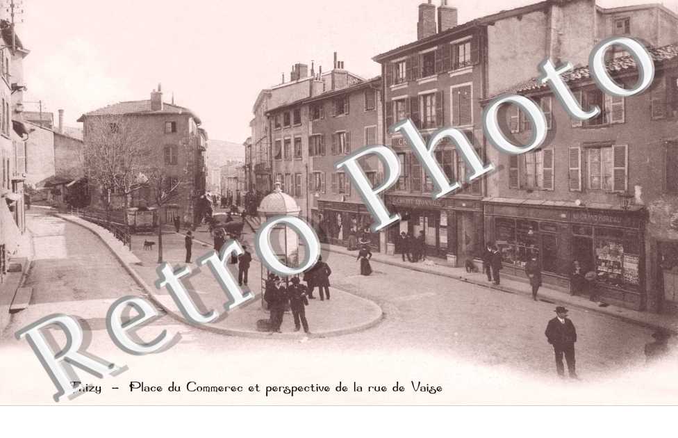 Place du commerce et perspective de la rue de Vaise