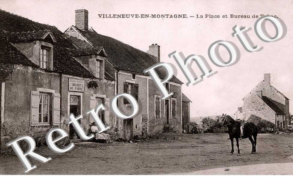 la place et le bureau de tabac