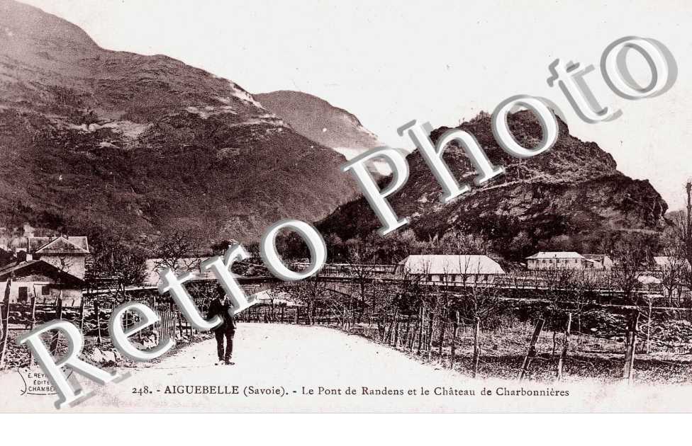 Le pont de Randens et le chateau de Charbonnieres